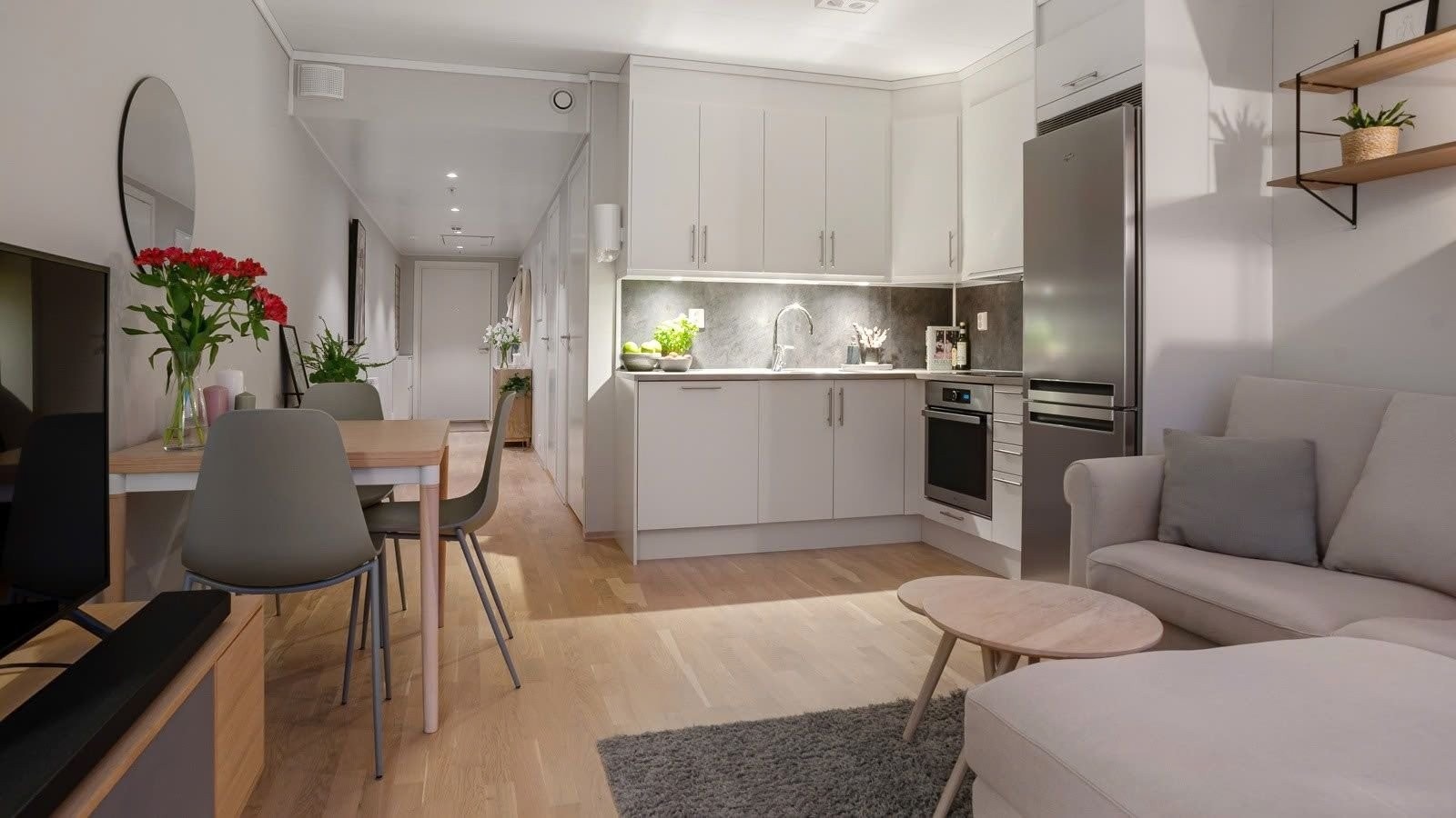 Av hensyn til nåværende leietaker er det benyttet eksempelbilder i annonsen. Bildene viser tilsvarende bolig med identisk planløsning og standard, og gir et korrekt inntrykk av rom inndeling og bruksmuligheter. Galleribilde