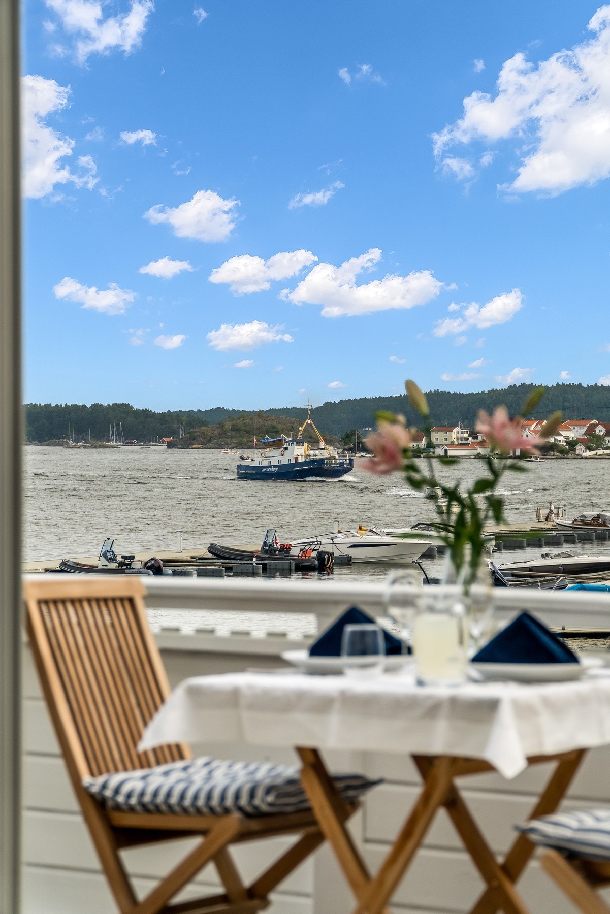 Området rundt Ytre Strandvei kombinerer nærheten til sjøen med en rolig og tilbaketrukket stemning. Galleribilde