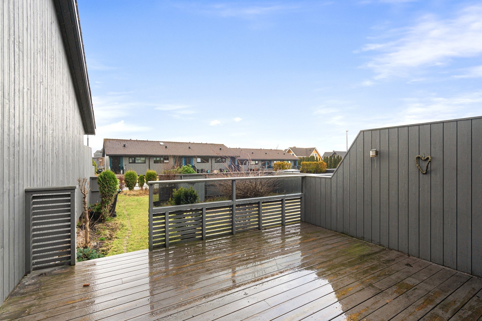 Her er det god plass til en utendørs sittegruppe. Galleribilde