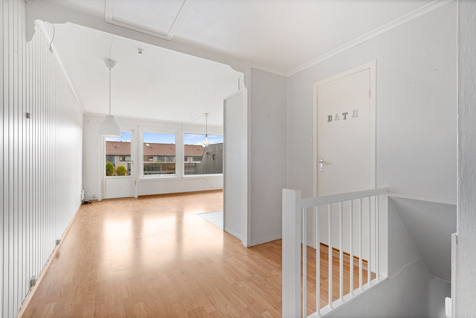 En mellomgang forbinder stuen med badet og soverommet. Galleribilde