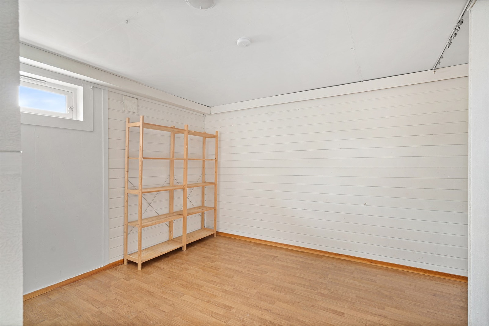 Bod med rikelig med lagringsplass. Galleribilde