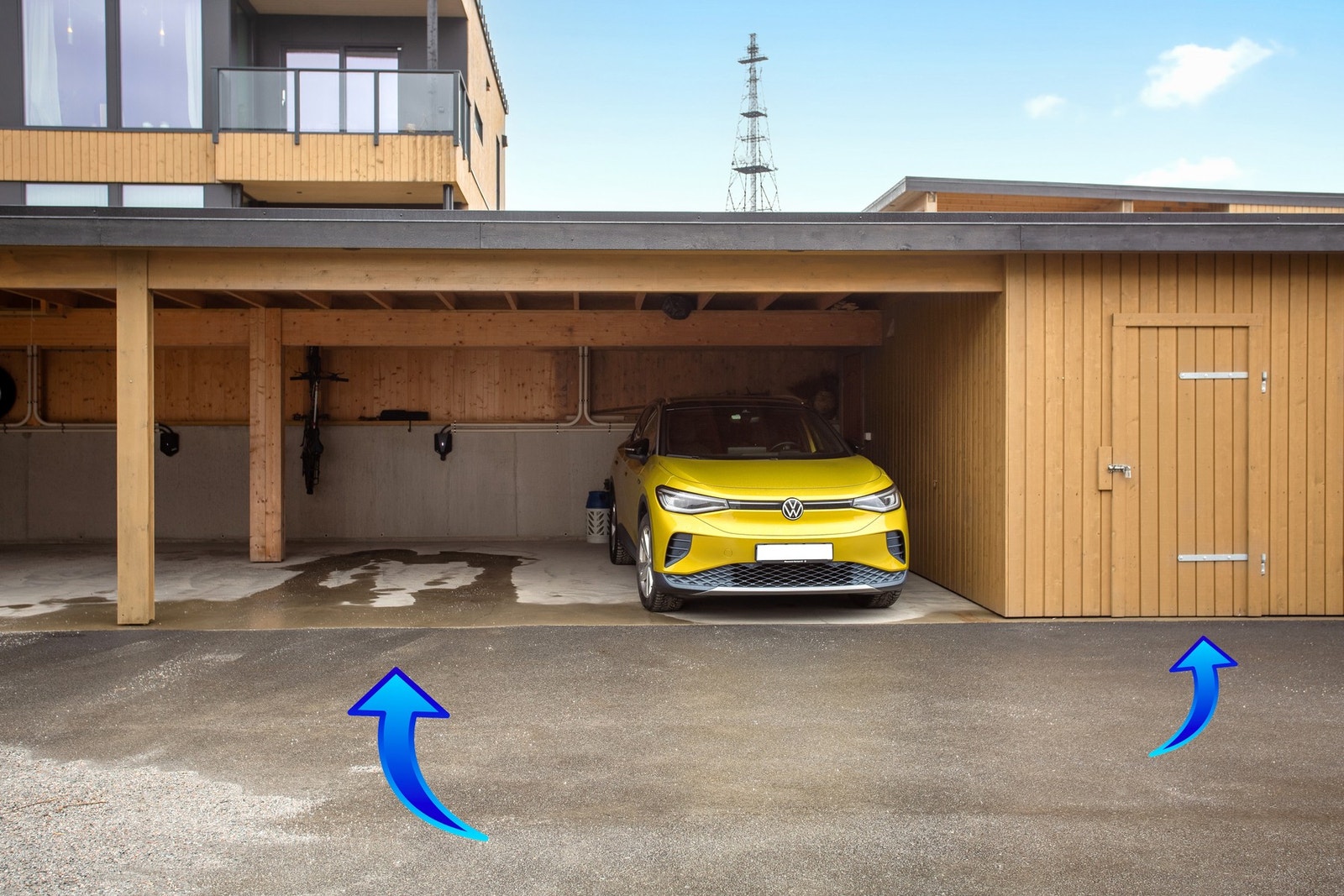 Parkering i carport, samt adkomst til praktisk sportsbod Galleribilde