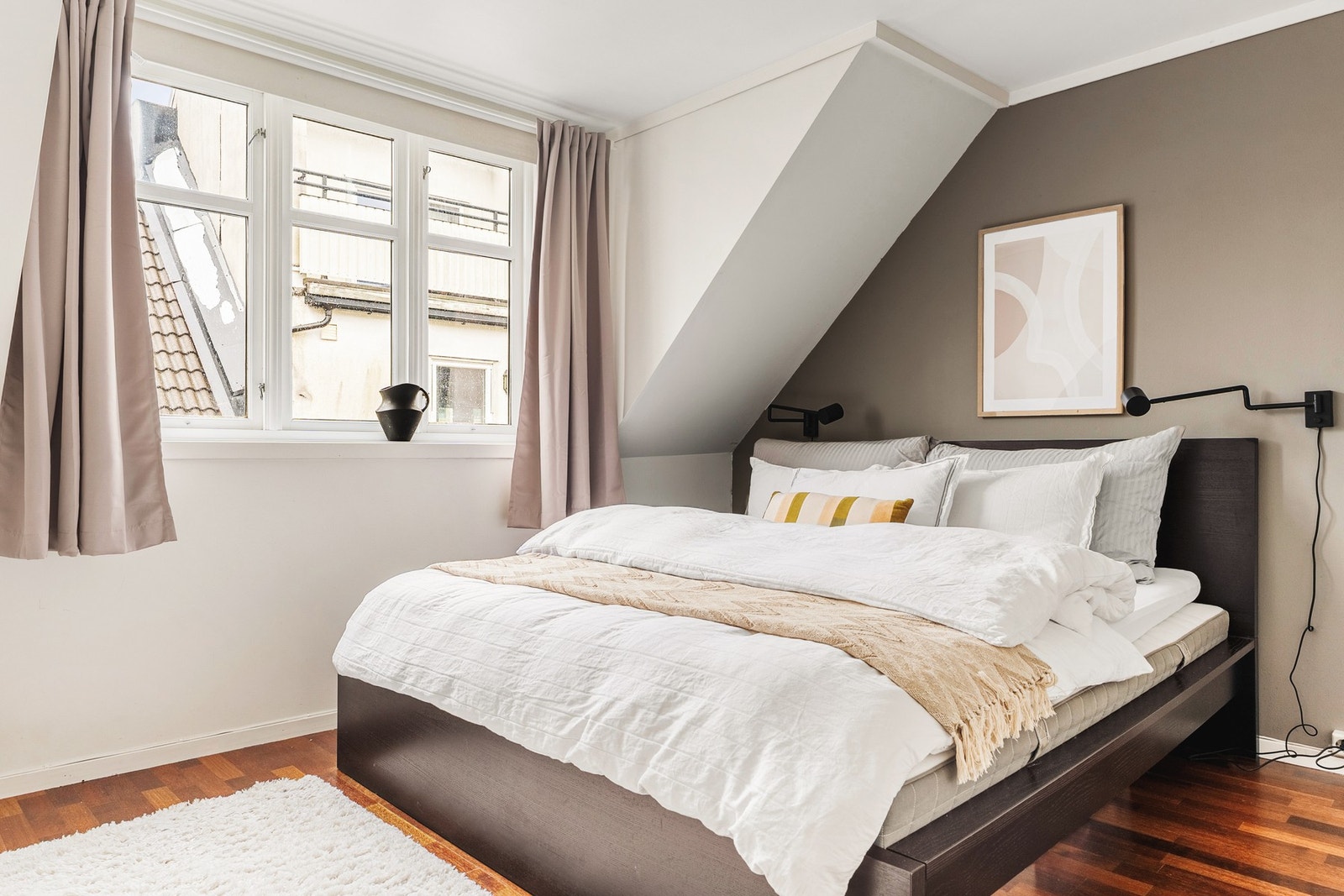 Videre har leiligheten to soverom. Galleribilde