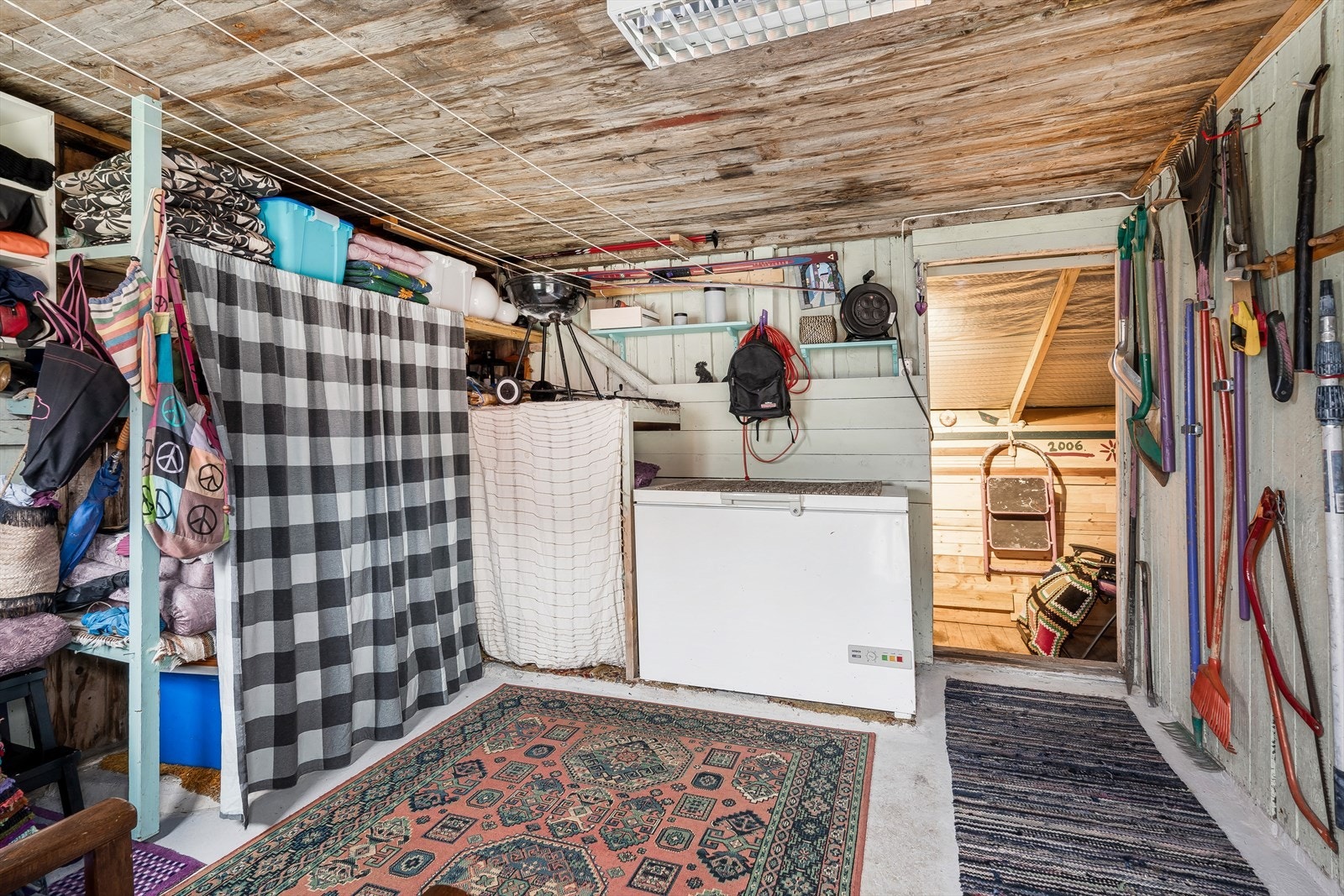 Bygget er funksjonelt til formålet, trenger løpende vedlikehold og stedvis renovering. Galleribilde