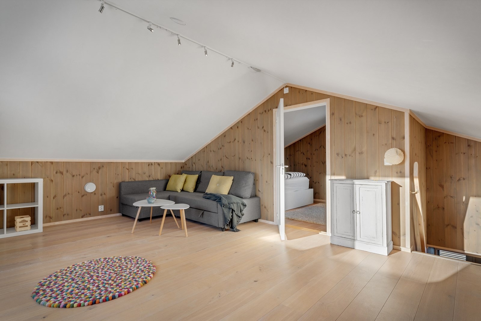 I boligens andre etasje ligger loftstuen Galleribilde