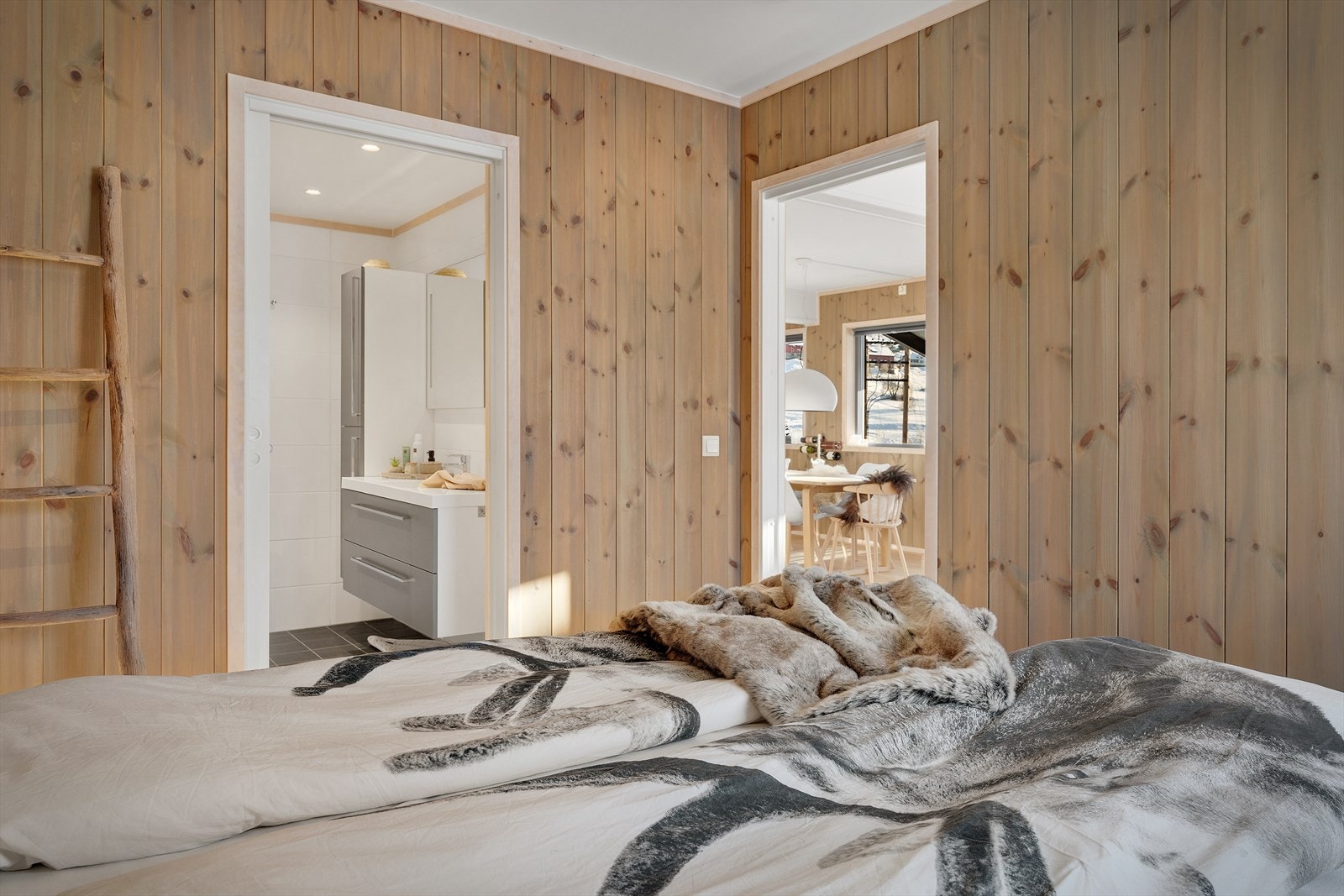 Her er det også direkte adkomst til baderommet Galleribilde