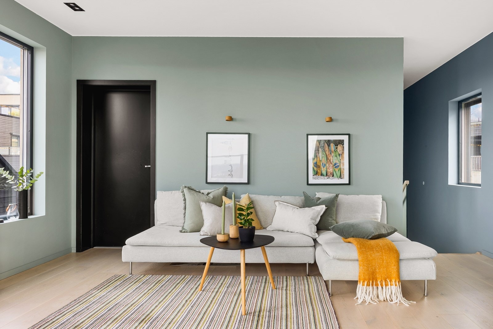 Fra stuen kommer du til boligens hovedsoverom. Galleribilde