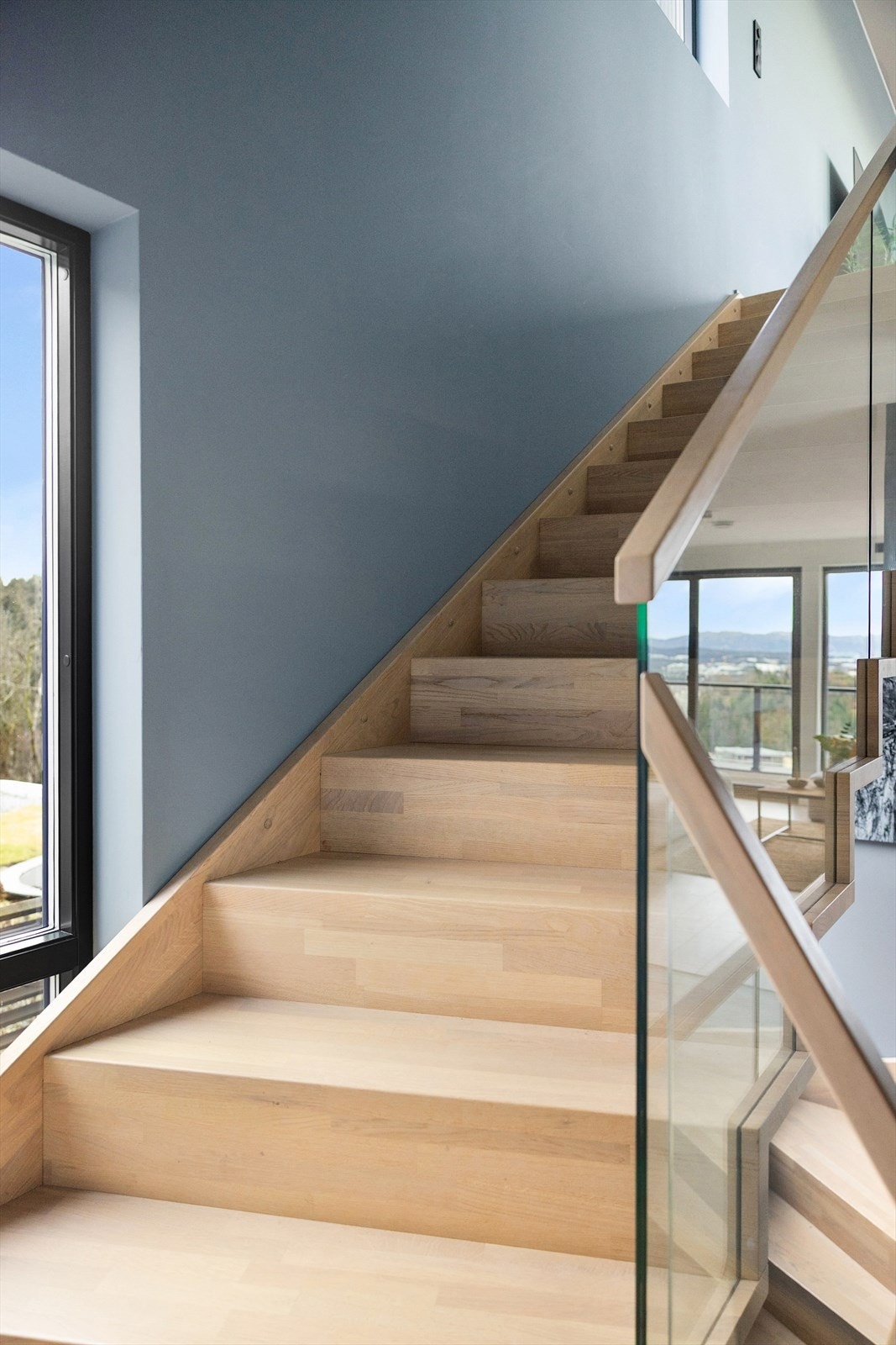 Tar du trappen opp, kommer du til boligens 2. etasje Galleribilde