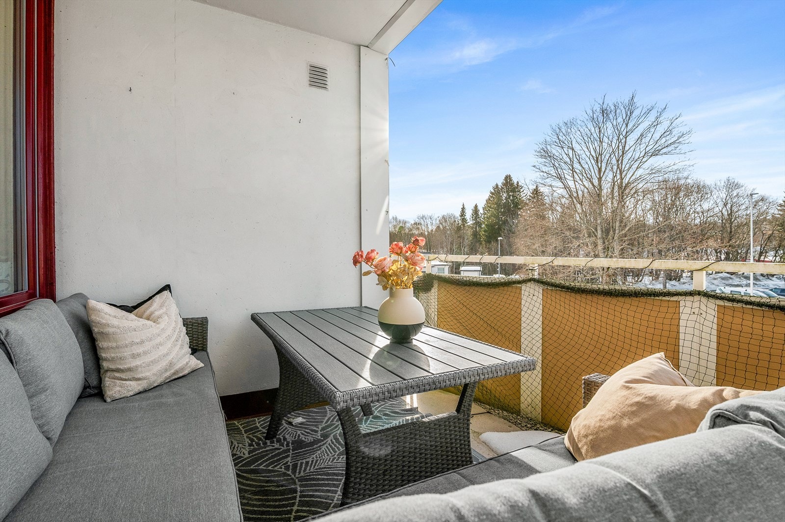 Vestvendt balkong som gir flotte solforhold. Galleribilde