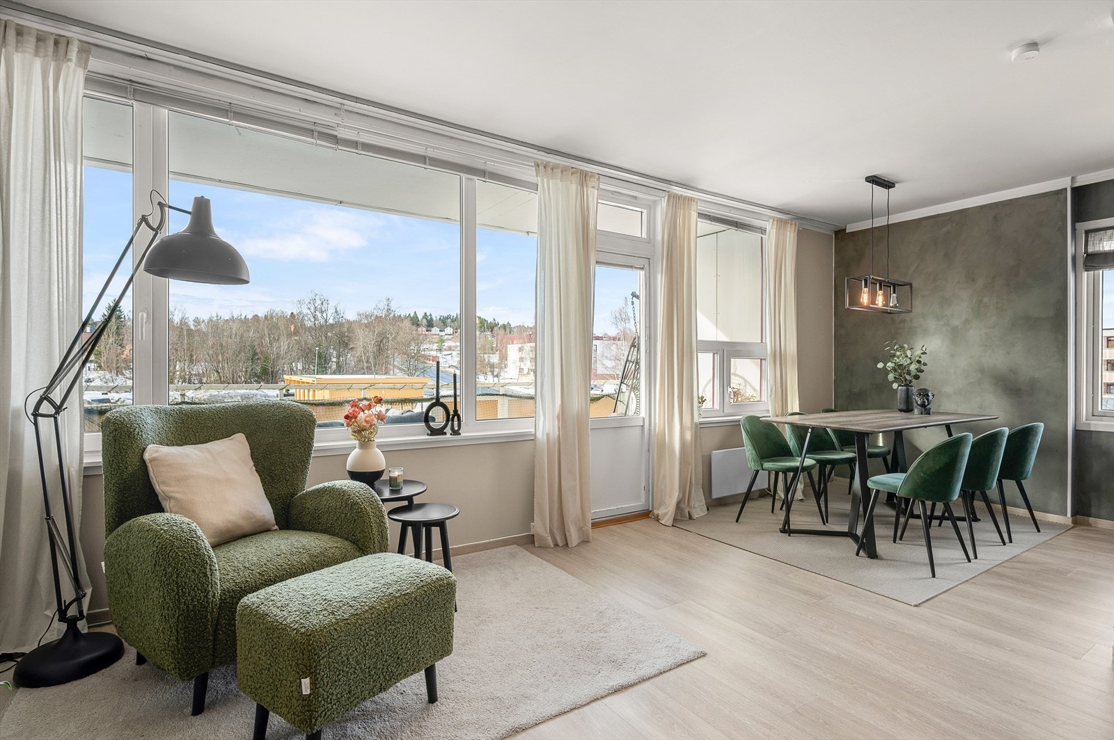 Fra stuen er det også adkomst til en romslig balkong. Galleribilde