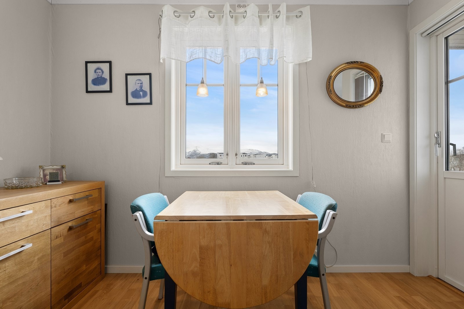 Fra stuen er det utgang til en balkong på 6 m². Galleribilde