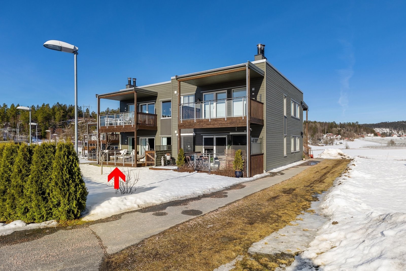 Gangvei inn til boligene Galleribilde