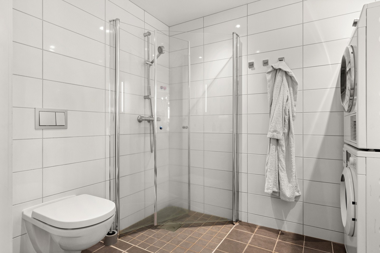 Innfellbare glassvegger i dusjsone. Galleribilde