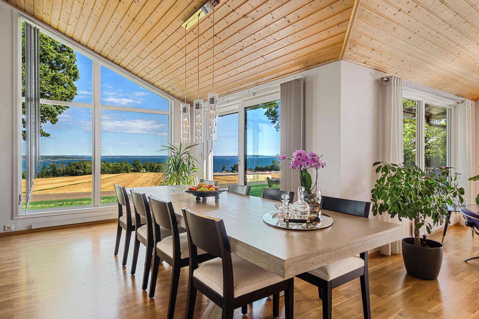 Her kan man dekke til langbord og hyggelige lag for familie og venner Galleribilde