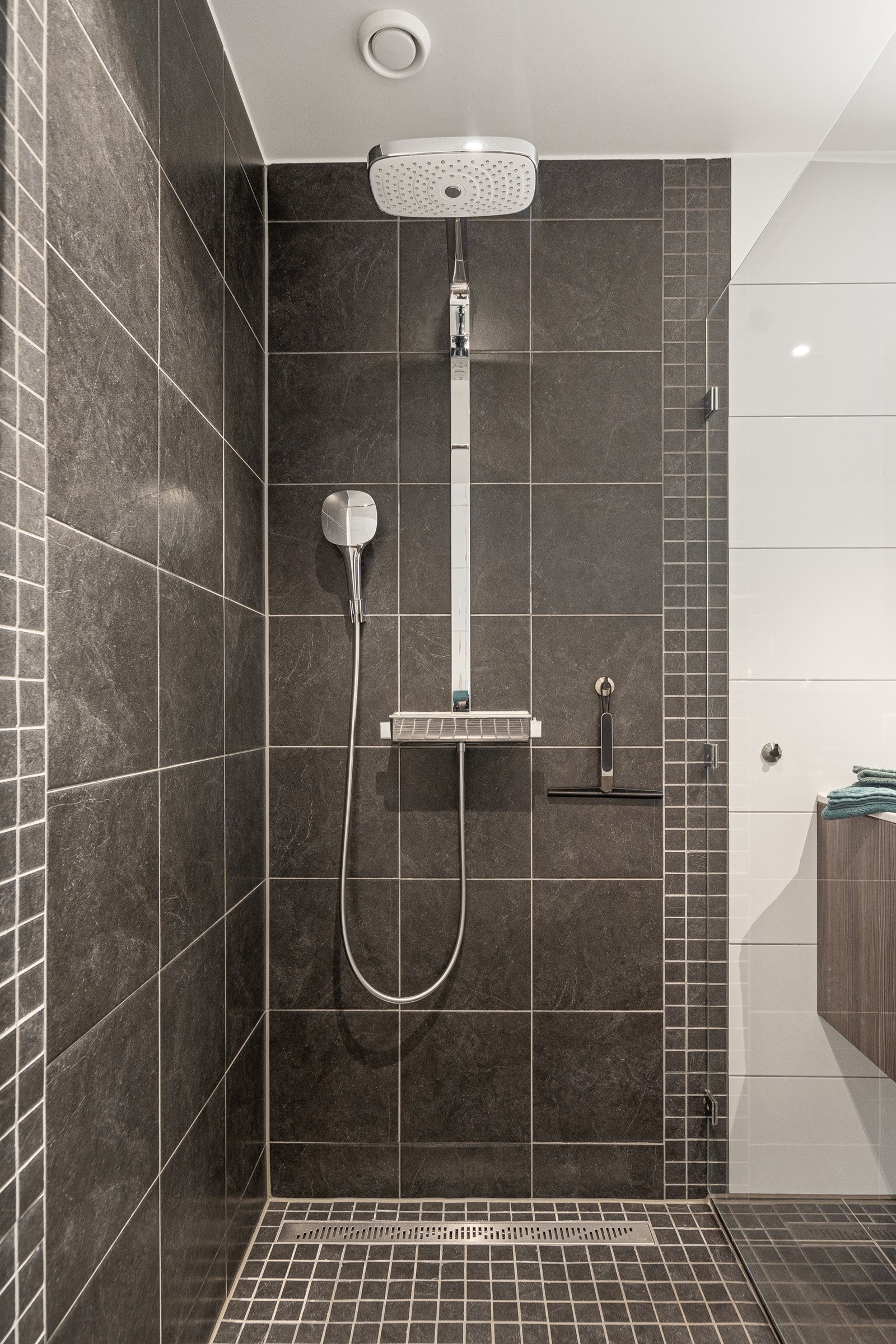 Stor dusjsone med stilig regnfalldusj Galleribilde