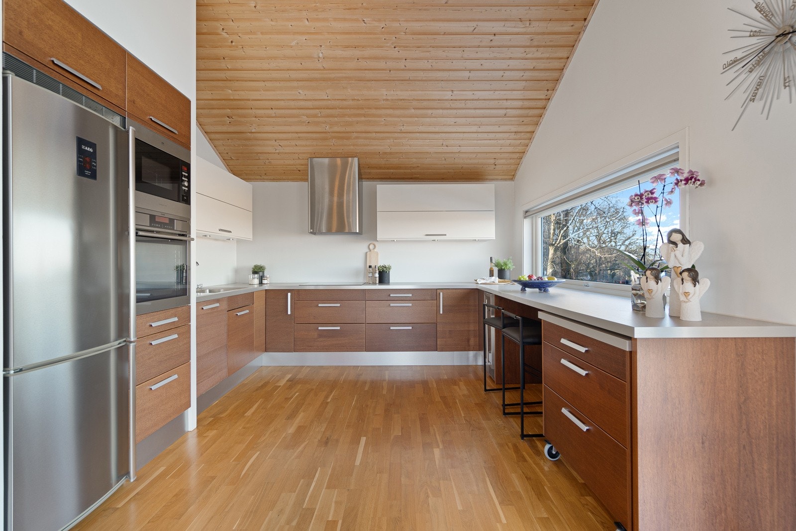 Svært velutstyrt, praktisk og funksjonelt kjøkken, type Sigdal Galleribilde