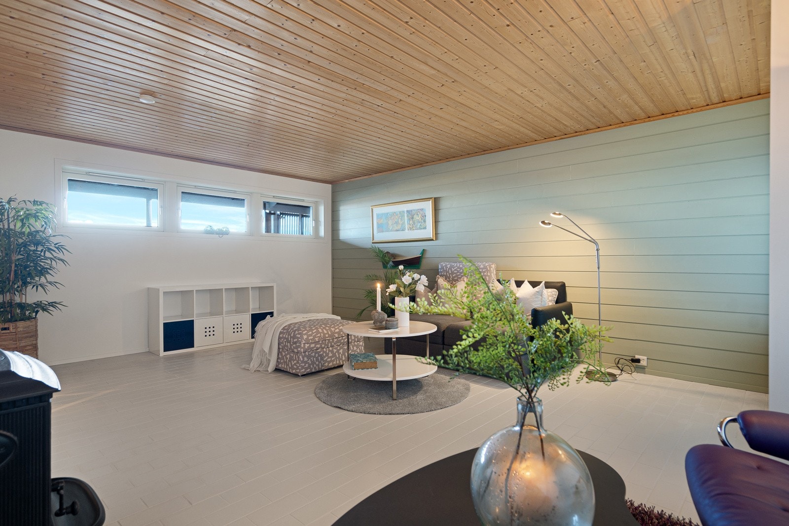 Stuen er romslig og gir flere møblerings/bruksområder Galleribilde