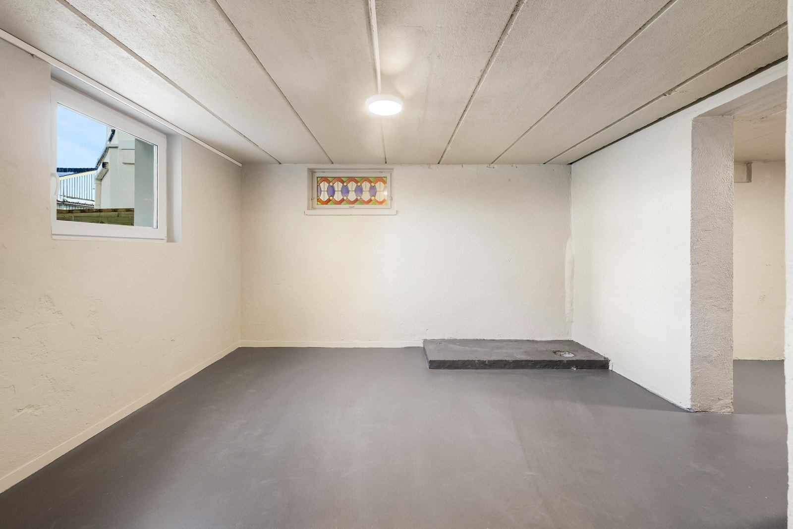 Kjelleren har romslige arealer med gode muligheter for enten utleie, vinrom, treningsrom eller en ekstra stue. Galleribilde