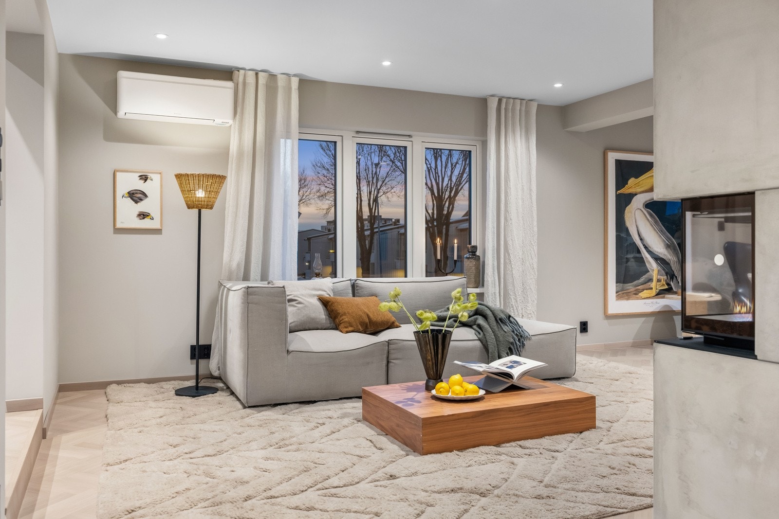 2. etg. har en tilnærmet lik planløsning som 1. etg. Forskjellen er at det ikke er satt inn kjøkkenet, men det er enkelt gjøre da det er opplegg til vann, avløp og el-punkter i veggene. Galleribilde