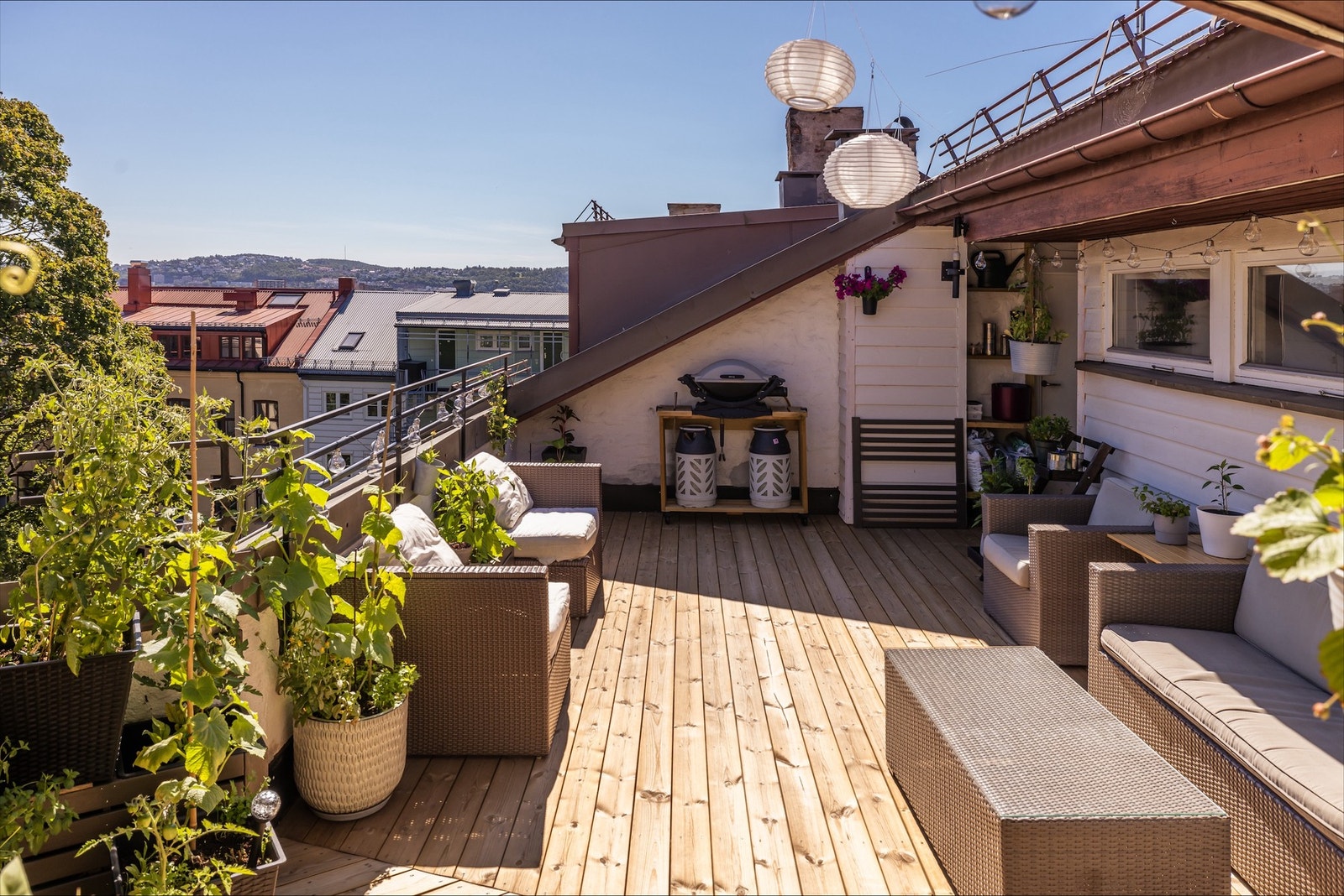 Borettslaget har en solrik felles takterrasse. Galleribilde