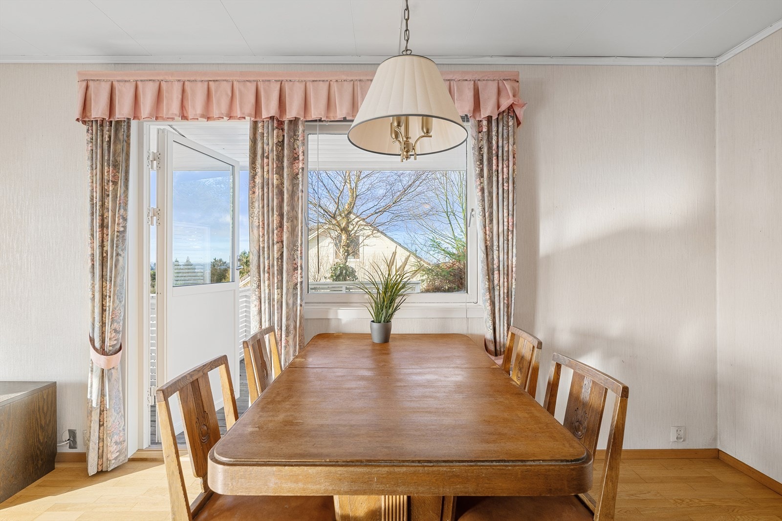 Spisestue 02 Galleribilde