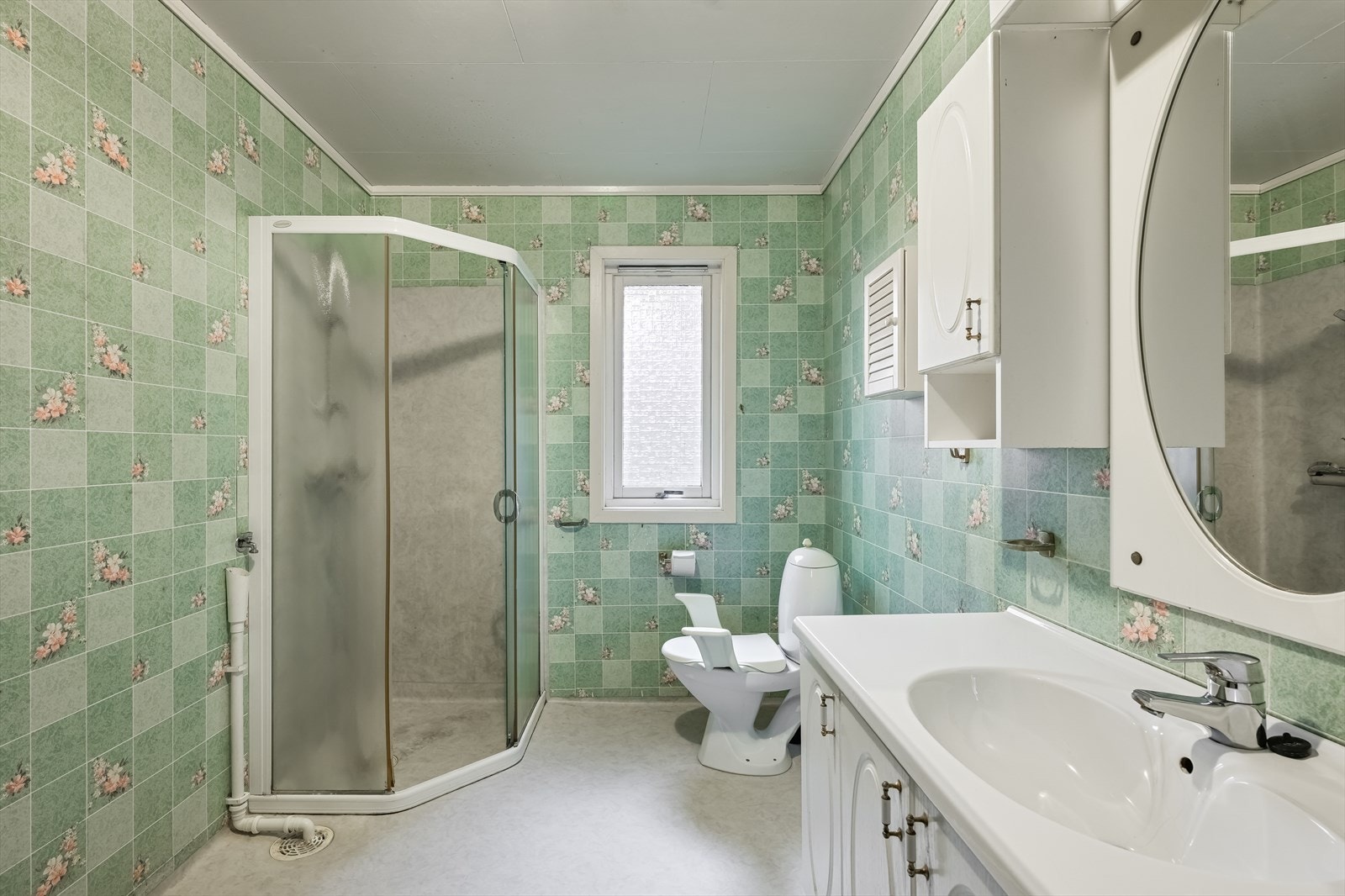 Bad med dusj og wc Galleribilde