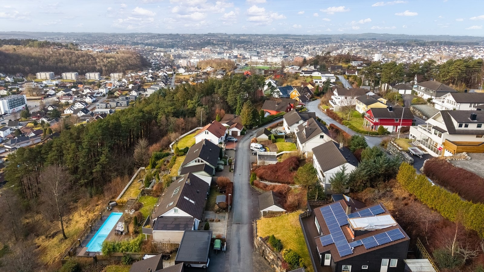 Boligen ligger i etablert område. Galleribilde
