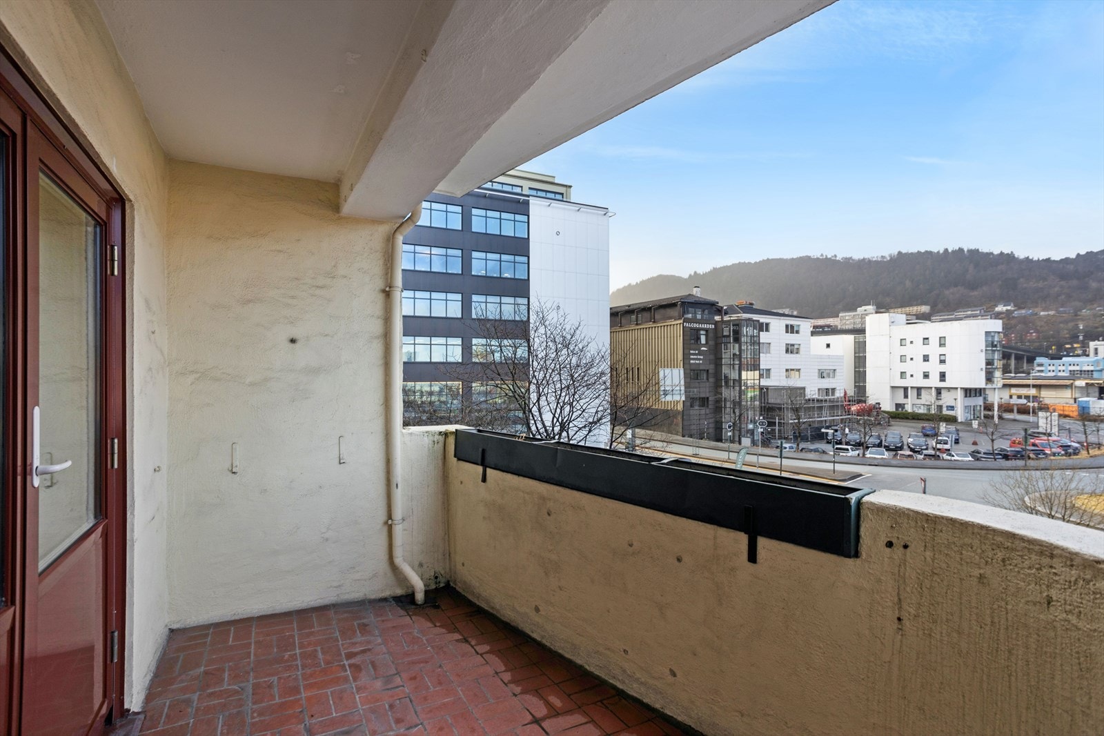 Balkongen på 6 m² har tilgang fra både stue og hovedsoverom. Galleribilde