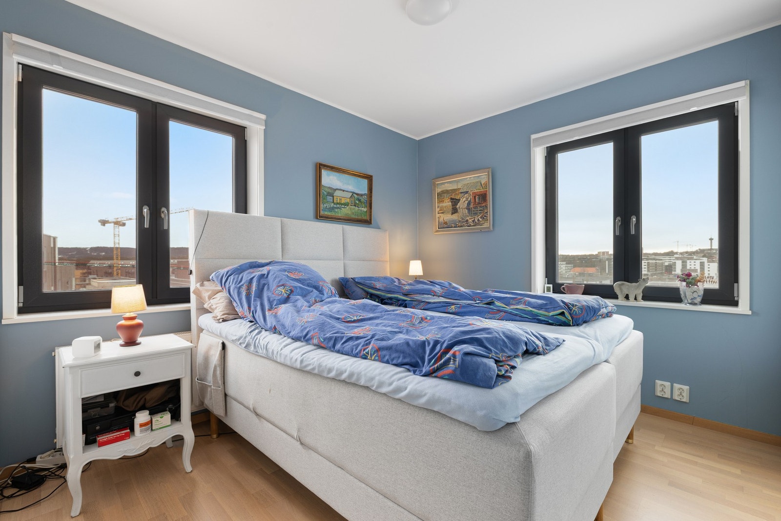 Boligen har 2 romslige og gode soverom på hhv 12.1 og 10.6 kvadratmeter. Galleribilde