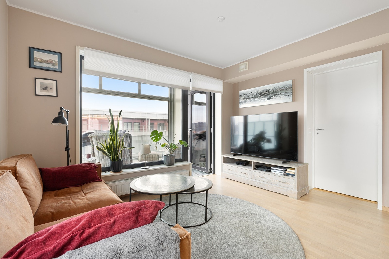 Leiligheten ligger på hjørnet av øverste etasje og har fantastiske utsikt- og solforhold. Galleribilde