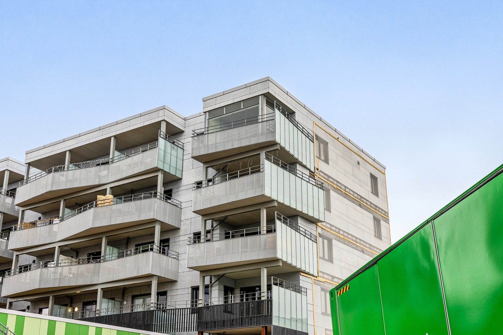 Leiligheten har en prima beliggenhet på enden av byggets 5.etasje. Galleribilde