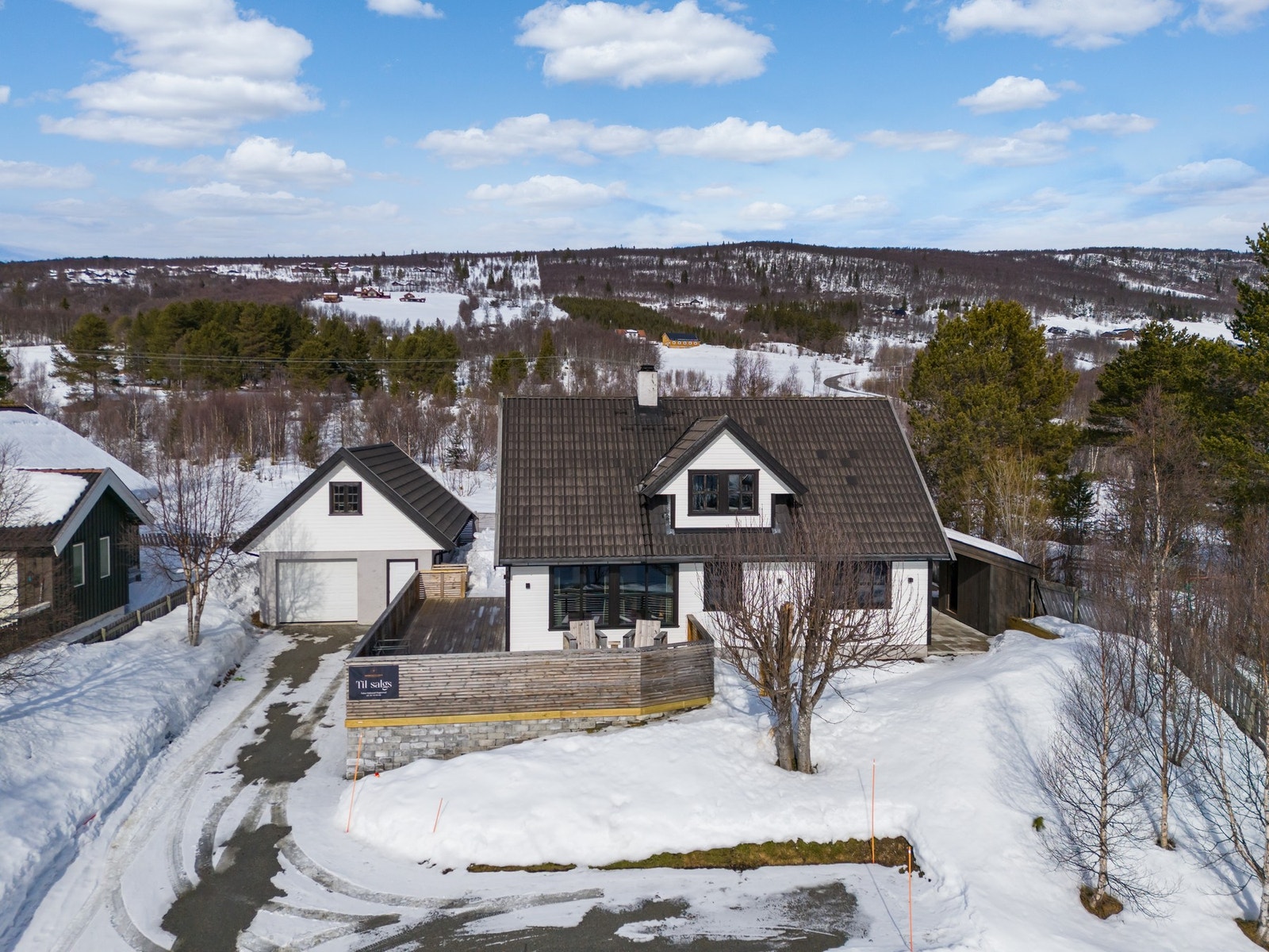 Koselig bolighus med god uteplass og garasje Galleribilde