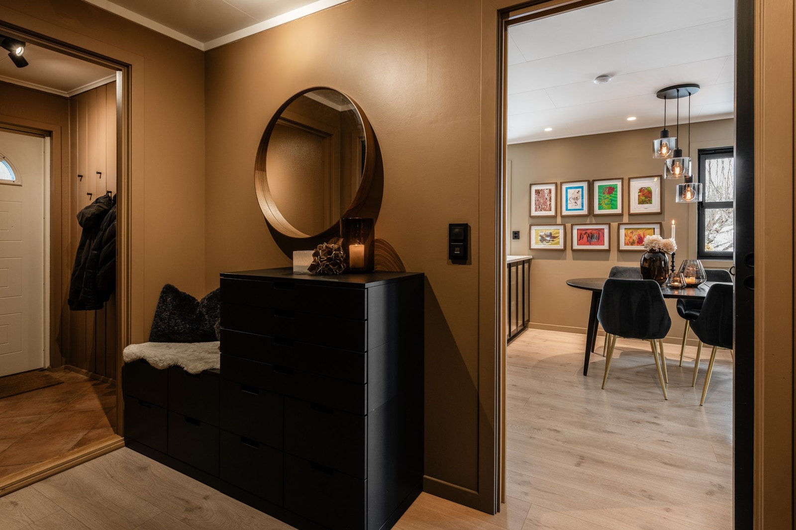 Videre kommer man inn til kjøkken/spisestue og stue i åpen løsning Galleribilde