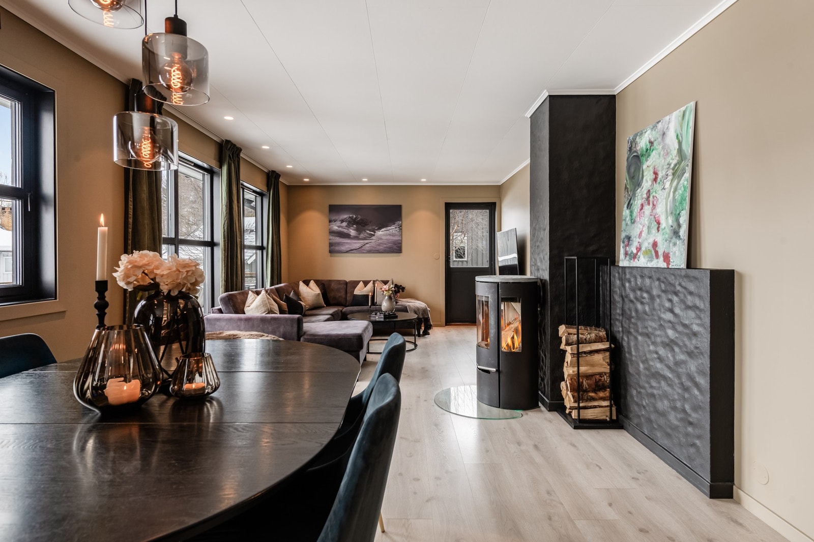 Peisen varmer godt på kalde vinterdager Galleribilde