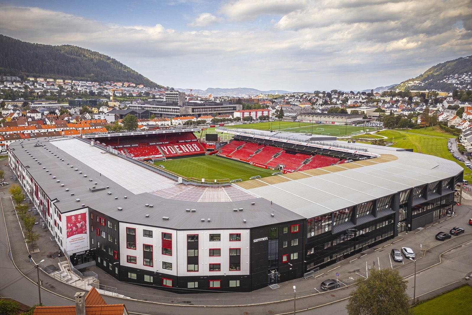 Brann Stadion som kan sees fra leiligheten. Galleribilde