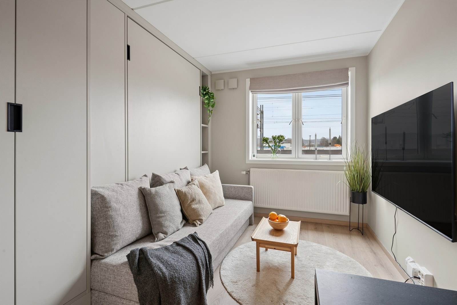 Dette er en arealeffektiv 1-roms andelsleilighet med en attraktiv og sentral beliggenhet på Åråsen/Kjeller, rett utenfor Lillestrøm sentrum. Galleribilde