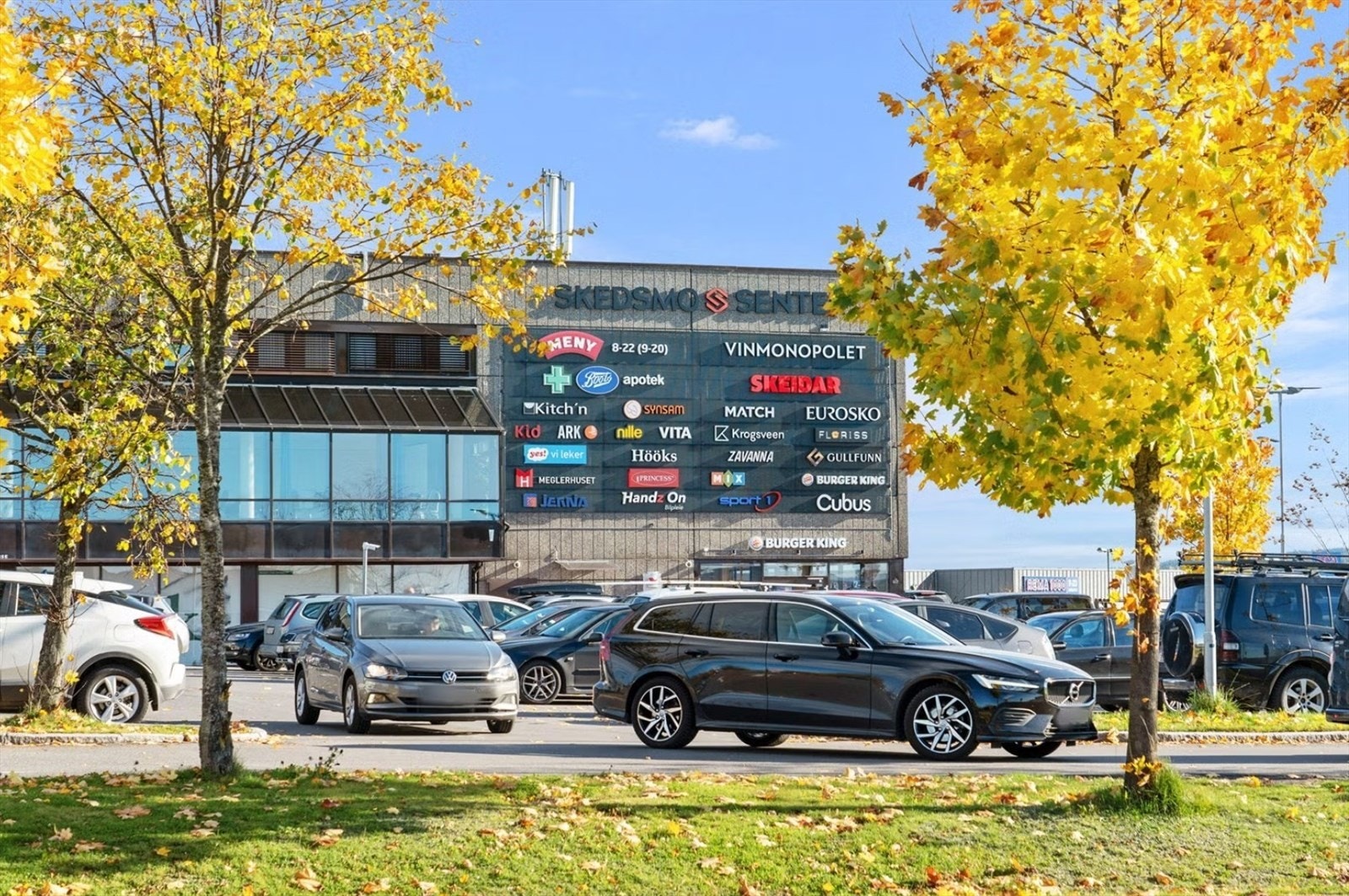 Det er kort vei til Lillestrøm sentrum med et bredt utvalg av butikker, restauranter og kulturtilbud. Galleribilde