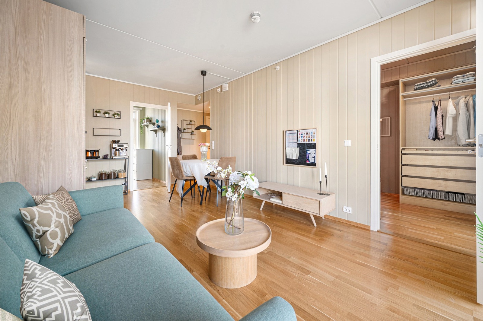 Bygget ble ferdigstilt i 2020 og leiligheten holder en gjennomgående god standard. Galleribilde