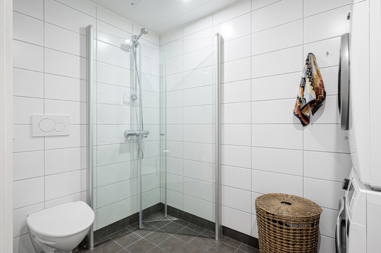 Det er god plass til vaskemaskin og tørketrommel. Galleribilde