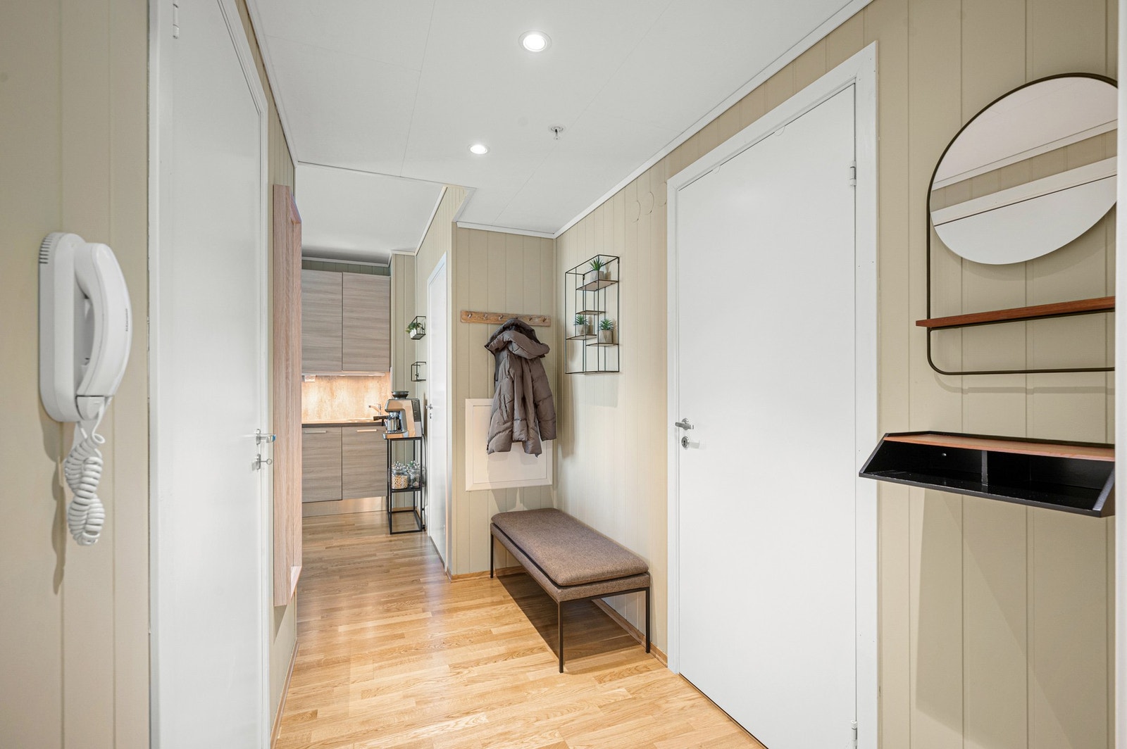 Gjennomtenkt planløsning med naturlig flyt mellom rommene. Galleribilde