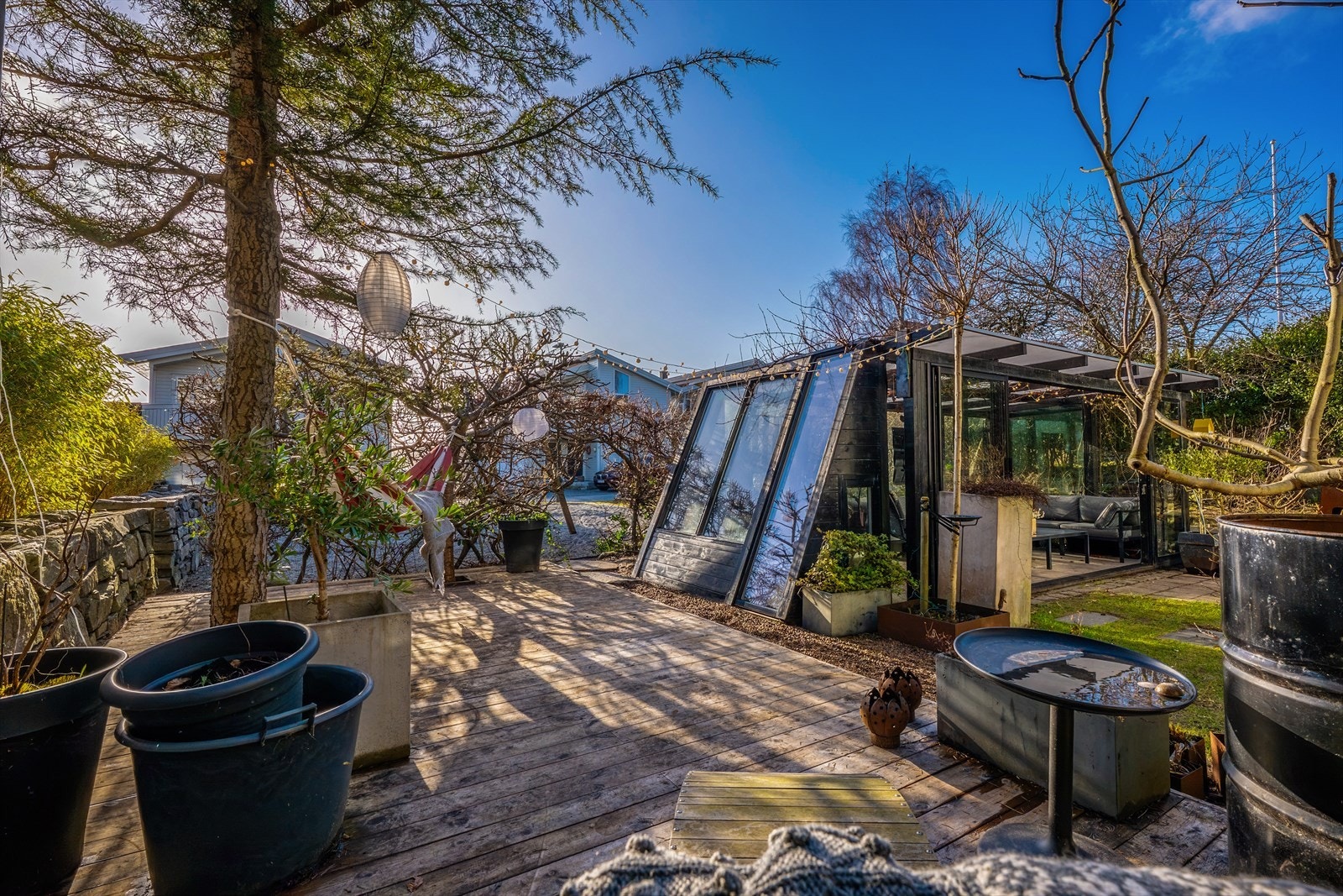 Uteområde er delt inn i flere soner, her er det mulighet for sosiale sammenkomster for store og små Galleribilde