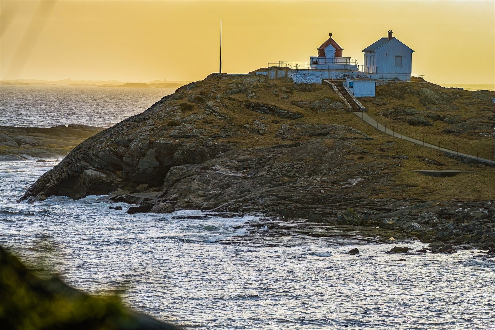 Nærområde byr på flere flotte turmuligheter, her fra Fjøløy Fort Galleribilde