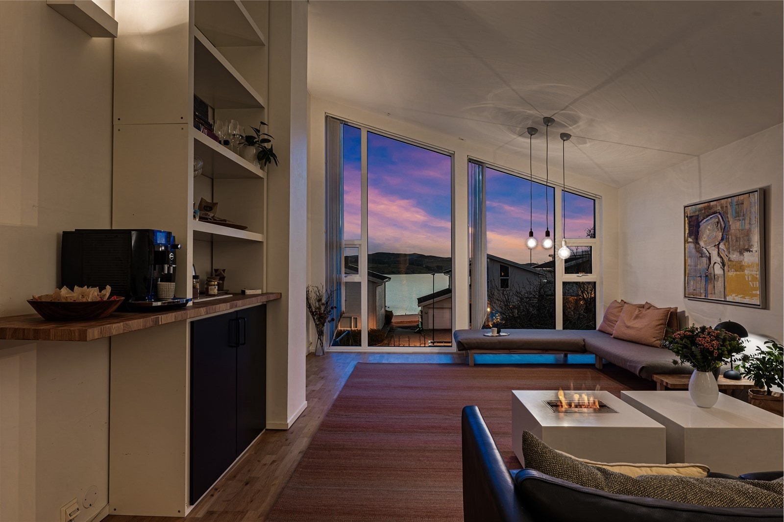 Fra loftstuen får du denne nydelige sjøutsikten Galleribilde