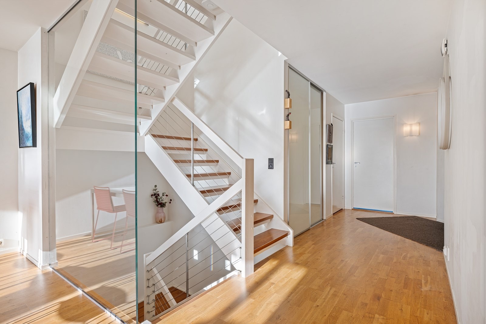 Videre opp trappen kommer du til boligen 2.etasje Galleribilde