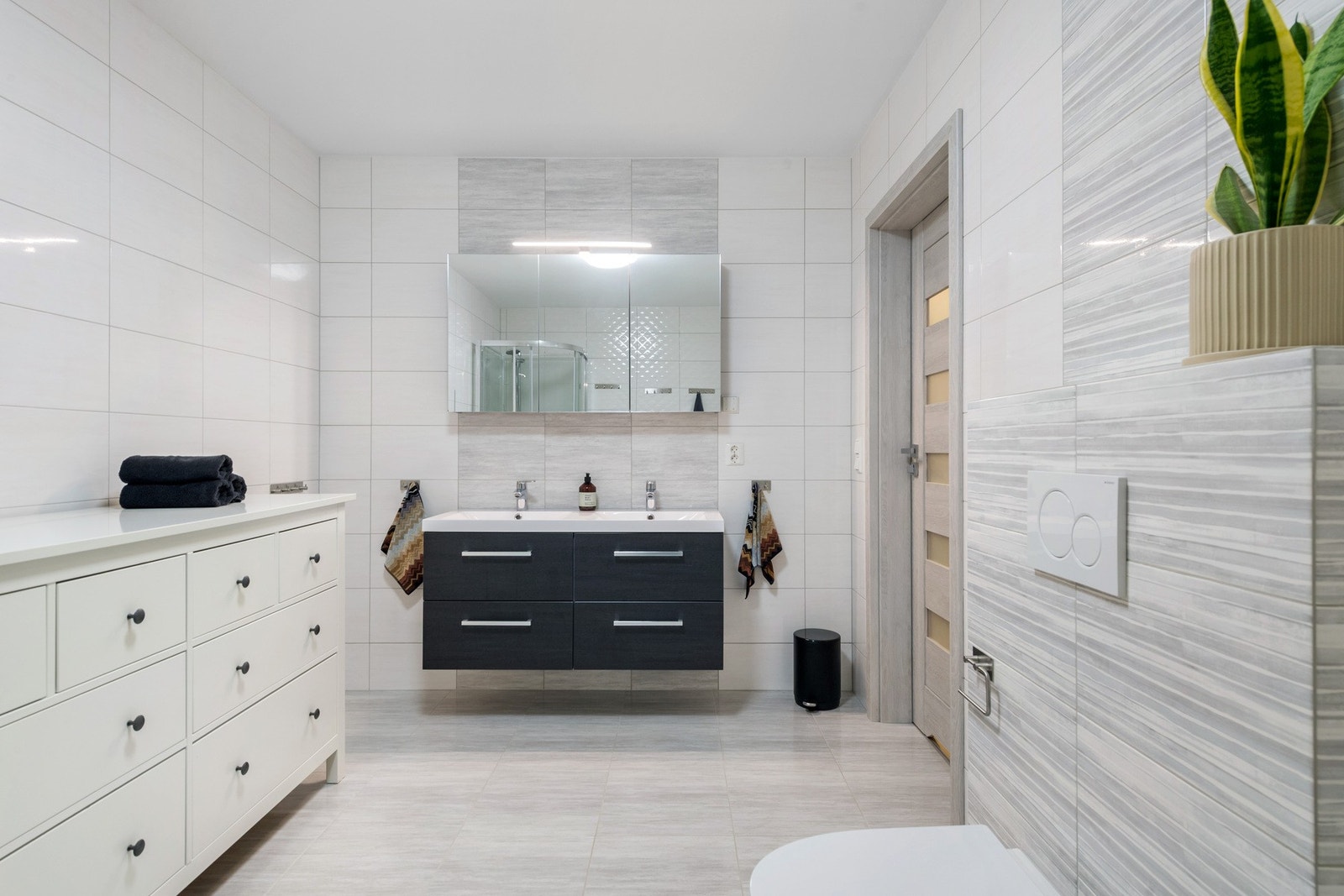 Her er det god plass og dobbelvask. Galleribilde