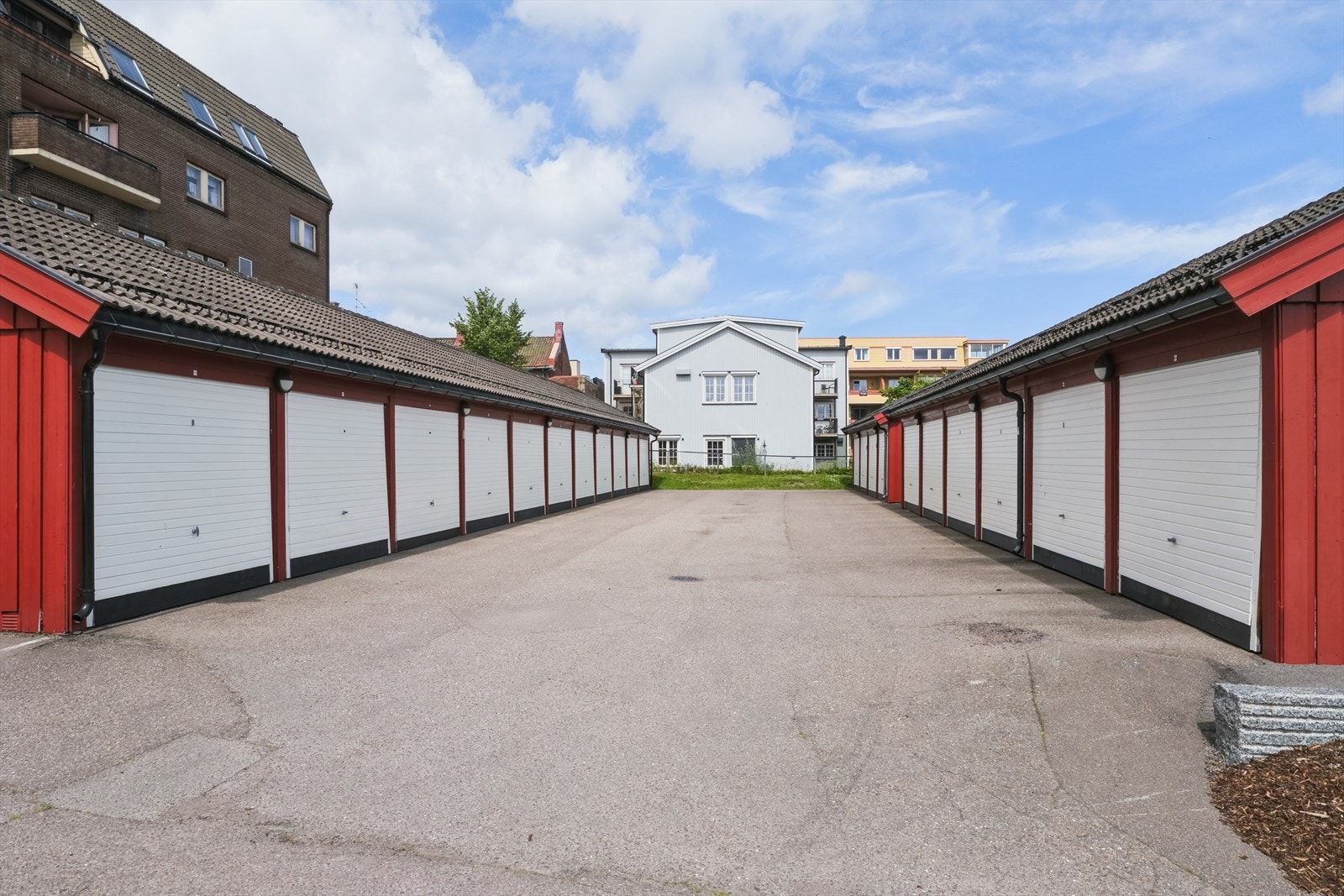 Felles garasjeanlegg med mulighet for å leie plass. Galleribilde