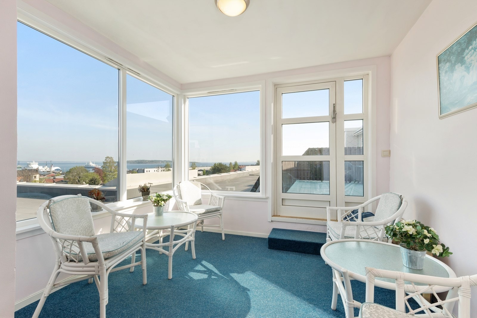 Felles takstue med panorama sjøutsikt. Galleribilde