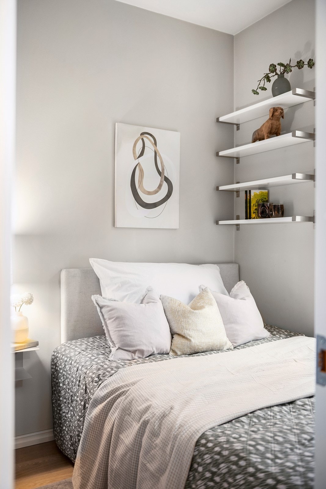 Leiligheten har en sentral og urban beliggenhet kombinert med et avslappet og trivelig nabolag. Galleribilde