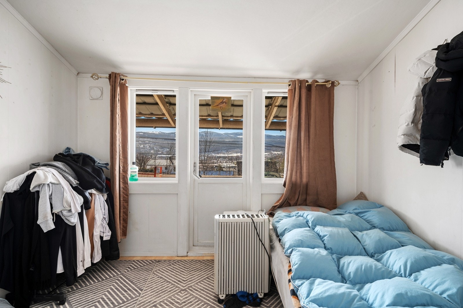 Soverom 2 i 2.etasje har tilgang til en ca. 5kvm stor balkong Galleribilde