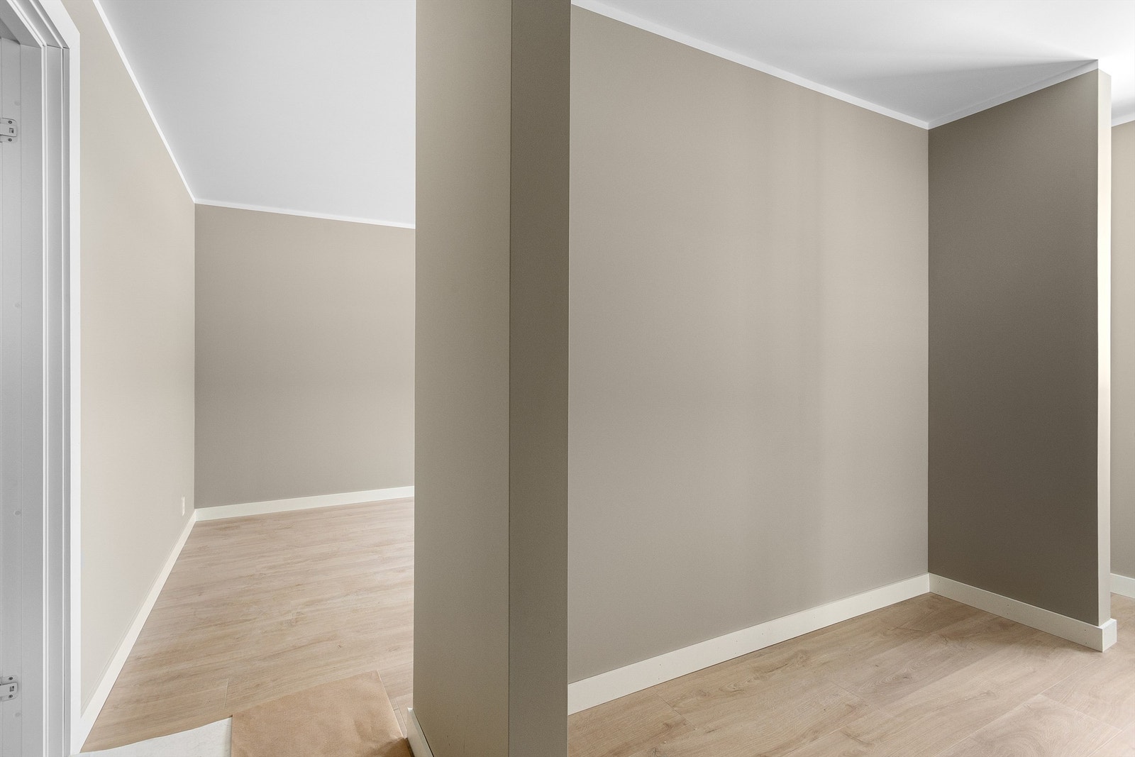 I tilknytning til hovedsoverommet er det avsatt plass til en romslig walk-in garderobe. Galleribilde